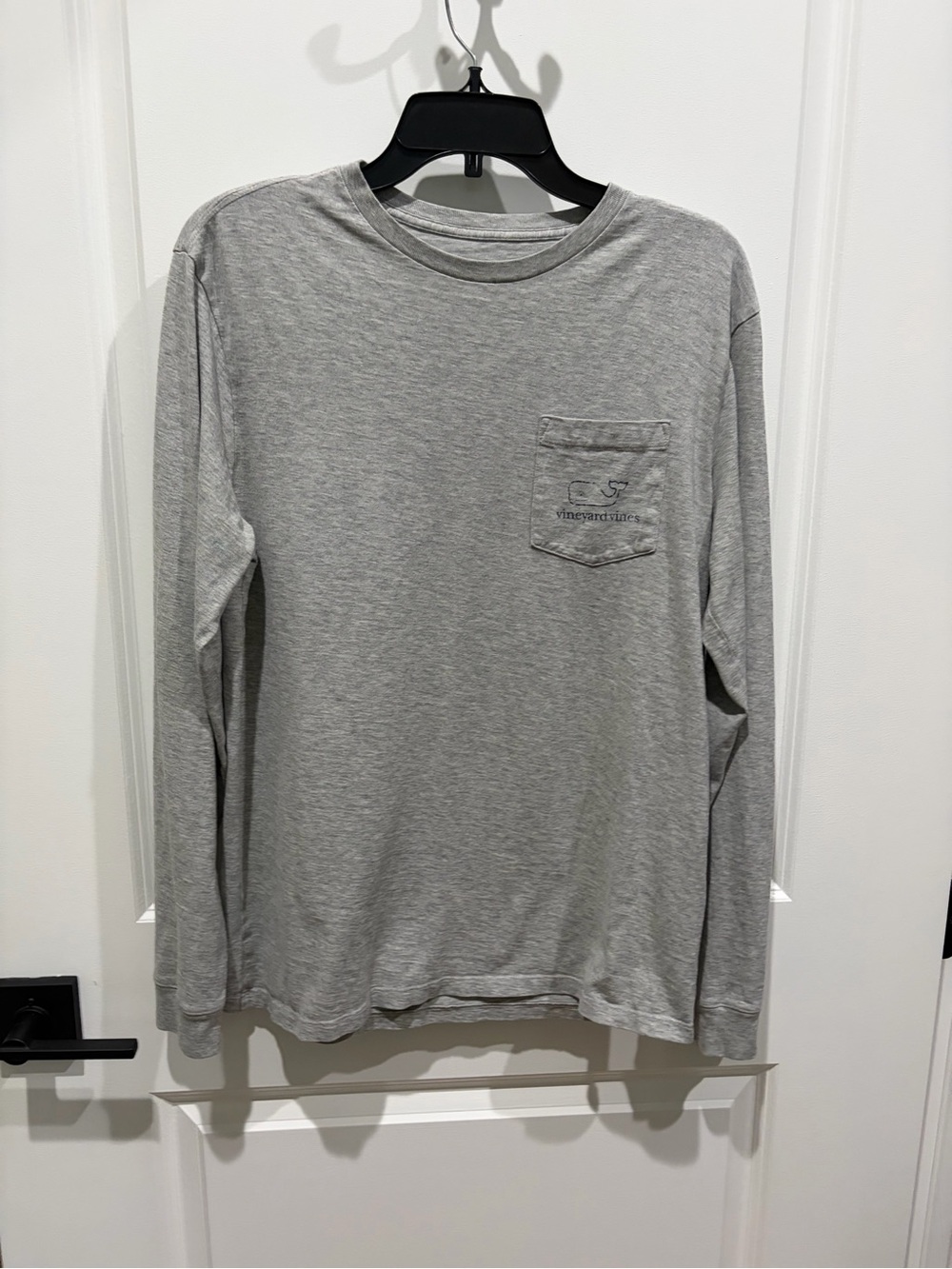Vineyard Vines Long-Sleeve Unisex Pocket Tee in Heather Gray